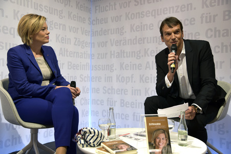 Julia Klöckner Buchpräsentation auf der Frankfurter Buchmesse