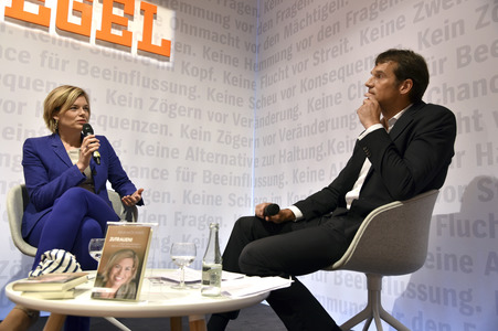 Julia Klöckner Buchpräsentation auf der Frankfurter Buchmesse