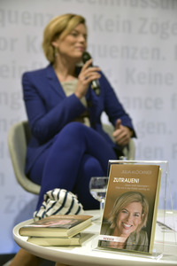 Julia Klöckner Buchpräsentation auf der Frankfurter Buchmesse
