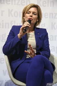 Julia Klöckner Buchpräsentation auf der Frankfurter Buchmesse
