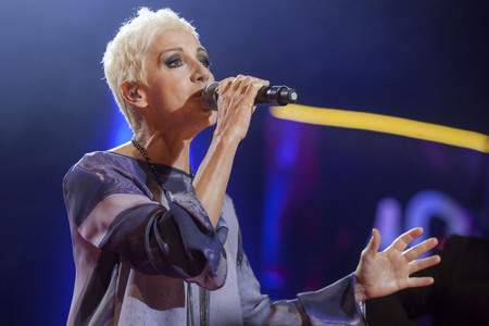 Cadena 100 por Ellas Benefizkonzert in Madrid