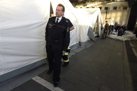 Aufbau einer Notunterkunft für Flüchtlinge in Berlin