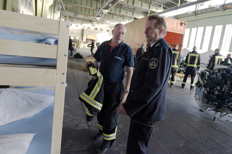 Aufbau einer Notunterkunft für Flüchtlinge in Berlin