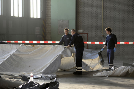 Aufbau einer Notunterkunft für Flüchtlinge in Berlin