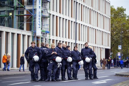Birlikte Kundgebung gegen HoGeSa in Köln