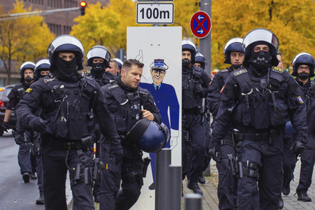 Protest gegen HoGeSa-Demonstration in Köln