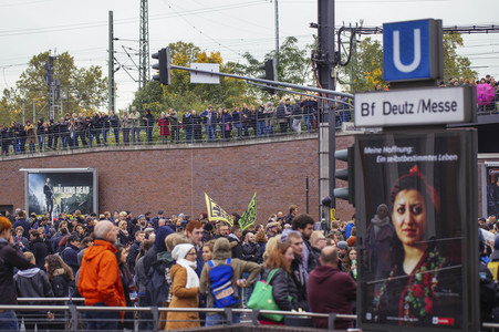 Protest gegen HoGeSa-Demonstration in Köln