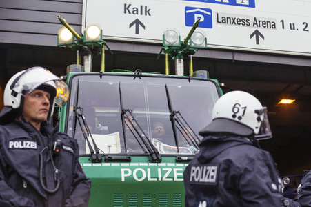 Protest gegen HoGeSa-Demonstration in Köln