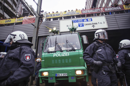 Protest gegen HoGeSa-Demonstration in Köln