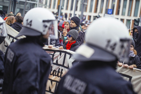 Protest gegen HoGeSa-Demonstration in Köln