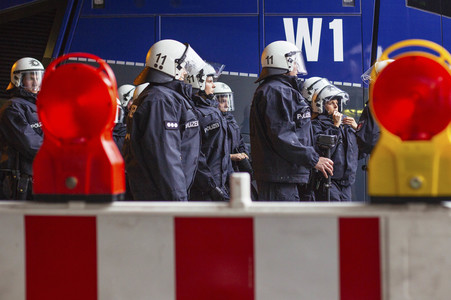 Protest gegen HoGeSa-Demonstration in Köln
