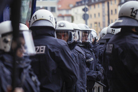 Protest gegen HoGeSa-Demonstration in Köln