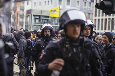 Protest gegen HoGeSa-Demonstration in Köln