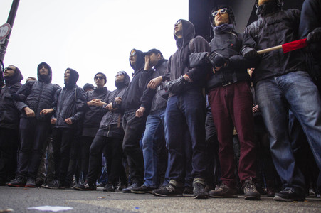 Protest gegen HoGeSa-Demonstration in Köln
