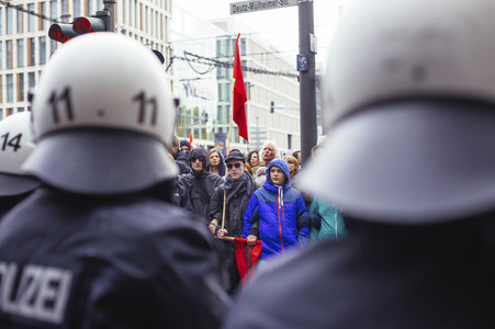 Protest gegen HoGeSa-Demonstration in Köln