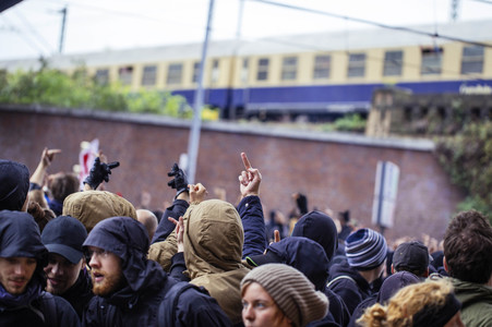 Protest gegen HoGeSa-Demonstration in Köln