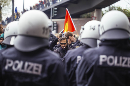 Protest gegen HoGeSa-Demonstration in Köln
