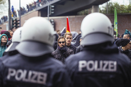 Protest gegen HoGeSa-Demonstration in Köln