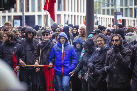 Protest gegen HoGeSa-Demonstration in Köln