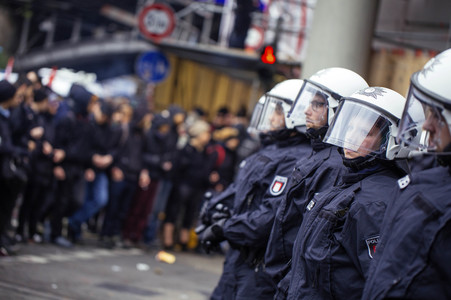 Protest gegen HoGeSa-Demonstration in Köln