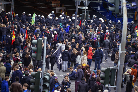 Protest gegen HoGeSa-Demonstration in Köln
