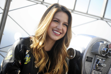 Melissa Benoist auf dem Empire State Building in New York