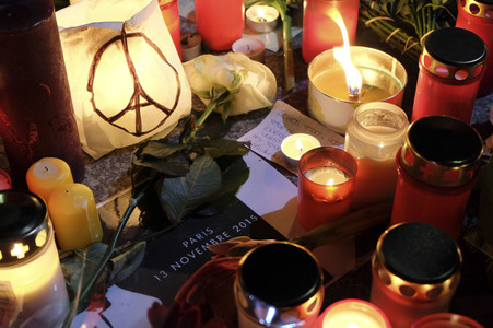 Berlin in Trauer um Opfer der Terroranschläge in Paris