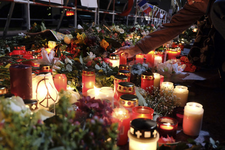 Berlin in Trauer um Opfer der Terroranschläge in Paris