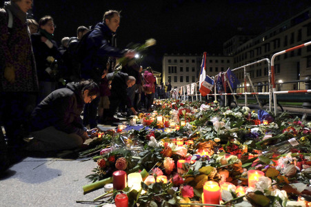 Berlin in Trauer um Opfer der Terroranschläge in Paris