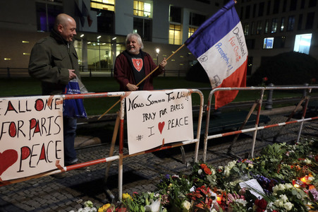 Berlin in Trauer um Opfer der Terroranschläge in Paris