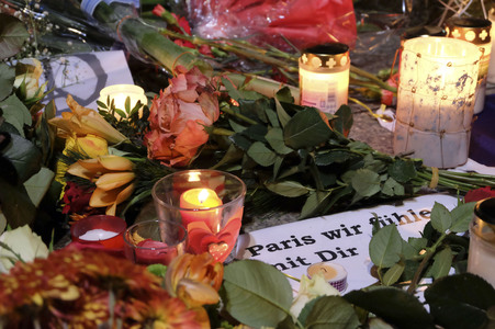Berlin in Trauer um Opfer der Terroranschläge in Paris