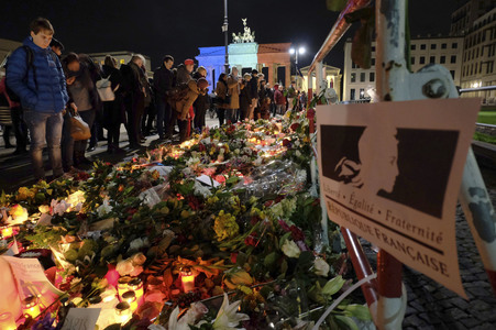 Berlin in Trauer um Opfer der Terroranschläge in Paris