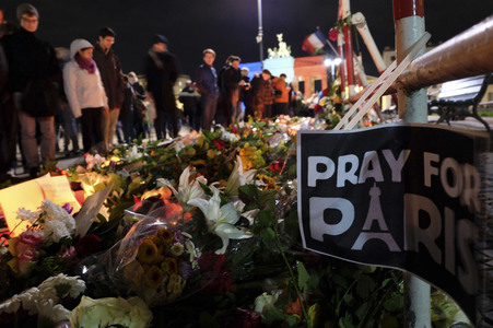 Berlin in Trauer um Opfer der Terroranschläge in Paris