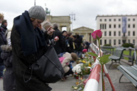 Berlin in Trauer um Opfer der Terroranschläge in Paris