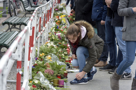 Berlin in Trauer um Opfer der Terroranschläge in Paris