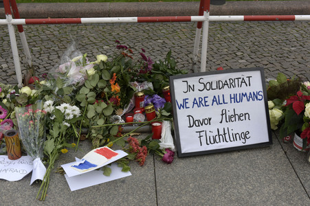 Berlin in Trauer um Opfer der Terroranschläge in Paris