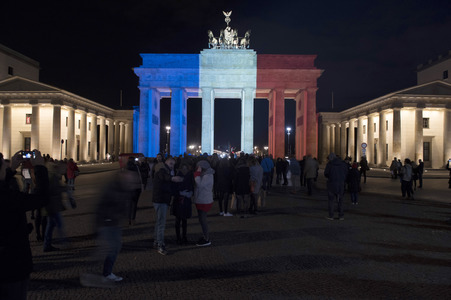 Berlin in Trauer um Opfer der Terroranschläge in Paris