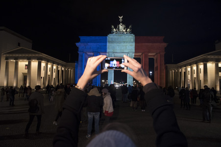 Berlin in Trauer um Opfer der Terroranschläge in Paris