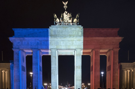 Berlin in Trauer um Opfer der Terroranschläge in Paris
