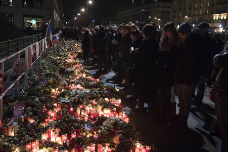 Berlin in Trauer um Opfer der Terroranschläge in Paris