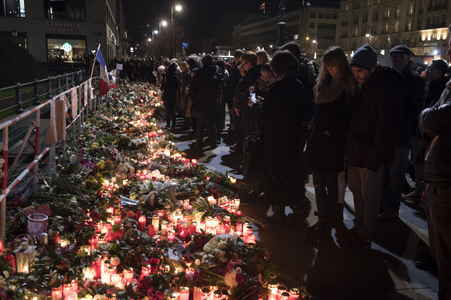 Berlin in Trauer um Opfer der Terroranschläge in Paris