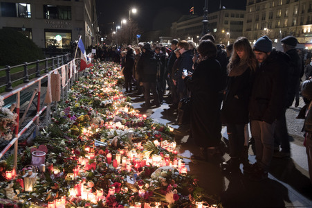 Berlin in Trauer um Opfer der Terroranschläge in Paris