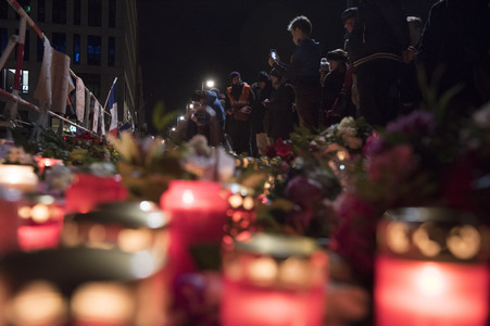 Berlin in Trauer um Opfer der Terroranschläge in Paris