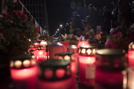 Berlin in Trauer um Opfer der Terroranschläge in Paris