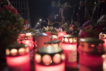 Berlin in Trauer um Opfer der Terroranschläge in Paris