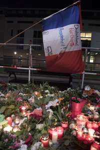 Berlin in Trauer um Opfer der Terroranschläge in Paris