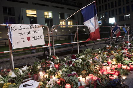 Berlin in Trauer um Opfer der Terroranschläge in Paris