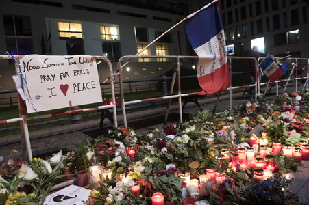 Berlin in Trauer um Opfer der Terroranschläge in Paris