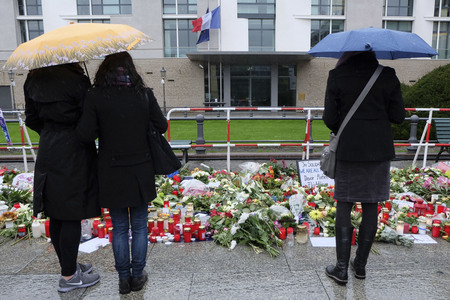 Berlin in Trauer um Opfer der Terroranschläge in Paris