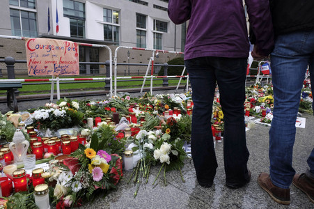 Berlin in Trauer um Opfer der Terroranschläge in Paris